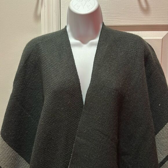 Woolrich Black & Gray Soft Poncho Fringe Wrap One Size - Picture 3 of 10